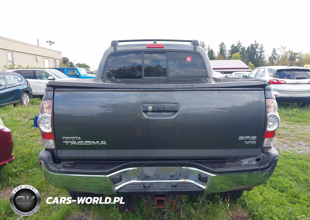 2015 Toyota Tacoma Base V6 VIN:3TMLU4EN0FM176369 - 16