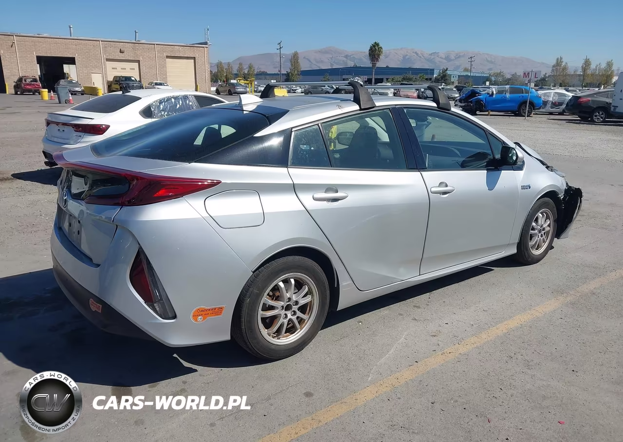 2020 Toyota Prius Prime Le VIN:JTDKARFP6L3140328 - 4