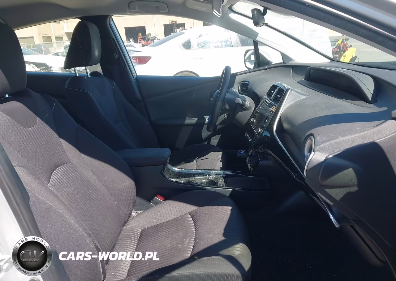 2020 Toyota Prius Prime Le VIN:JTDKARFP6L3140328 - 5