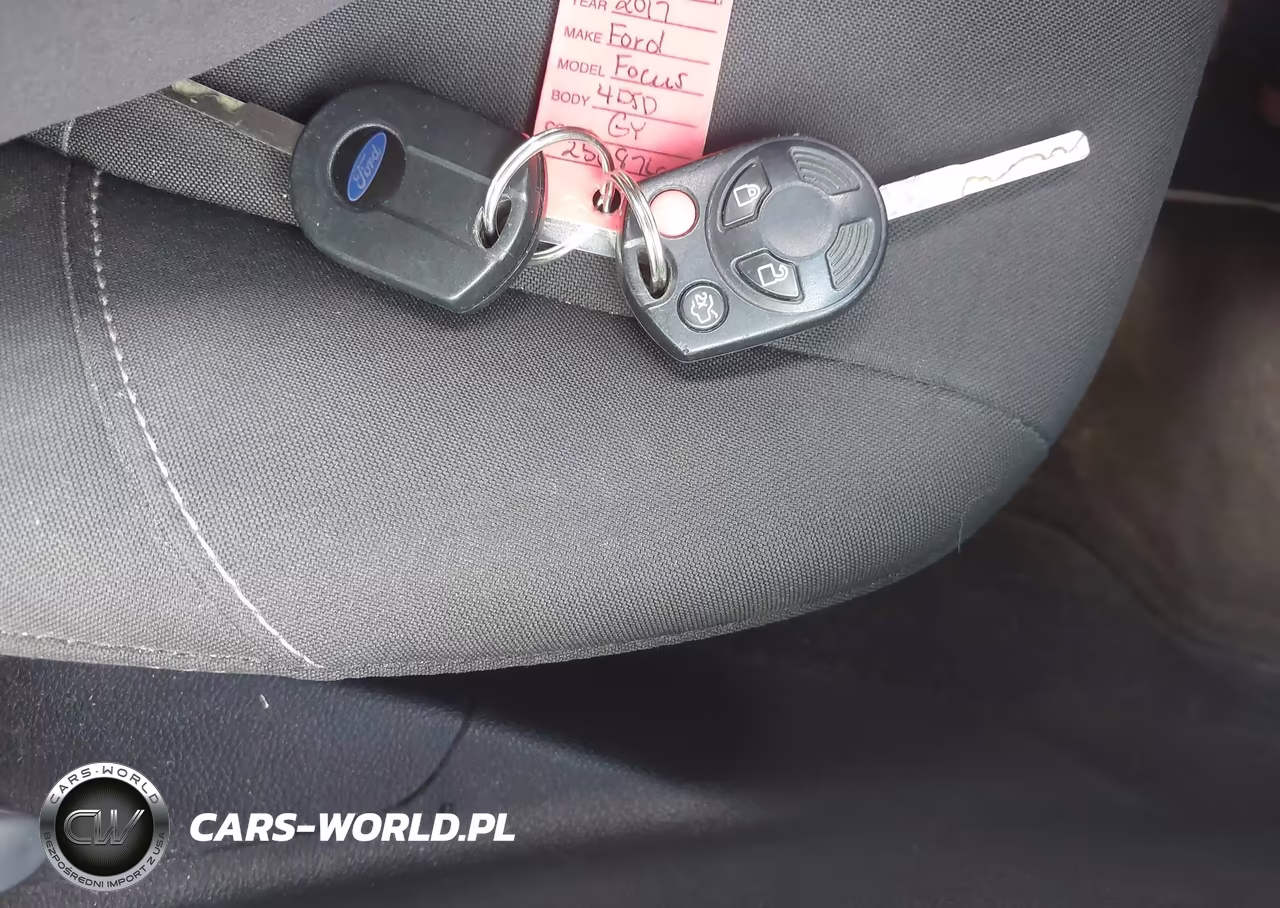 2017 Ford Focus Se VIN:1FADP3FE6HL250876 - 11
