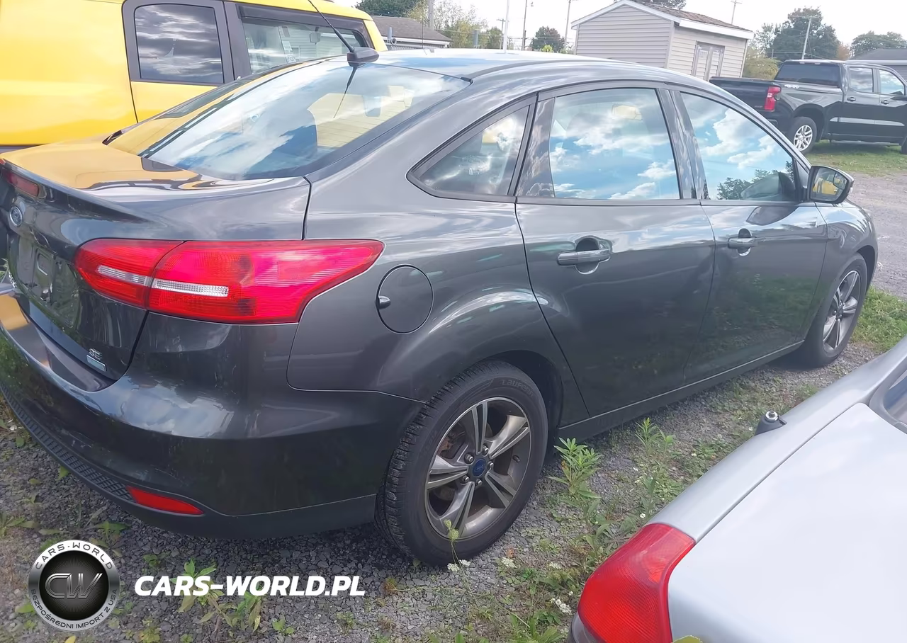 2017 Ford Focus Se VIN:1FADP3FE6HL250876 - 4