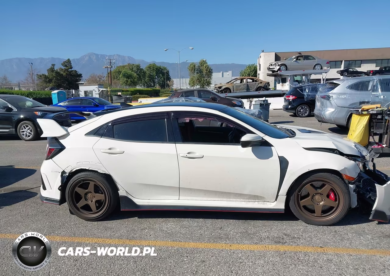 2019 Honda Civic Type R Touring VIN:SHHFK8G7XKU204071 - 17