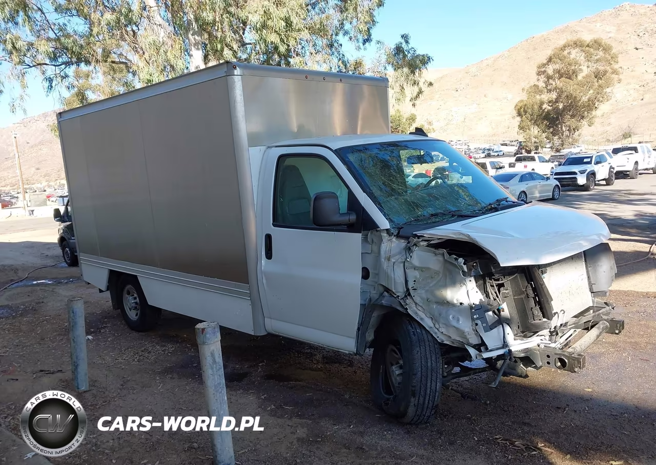 2025 Chevrolet Express Cutaway Work Van VIN:1HA0GSF79SN002732 - 14