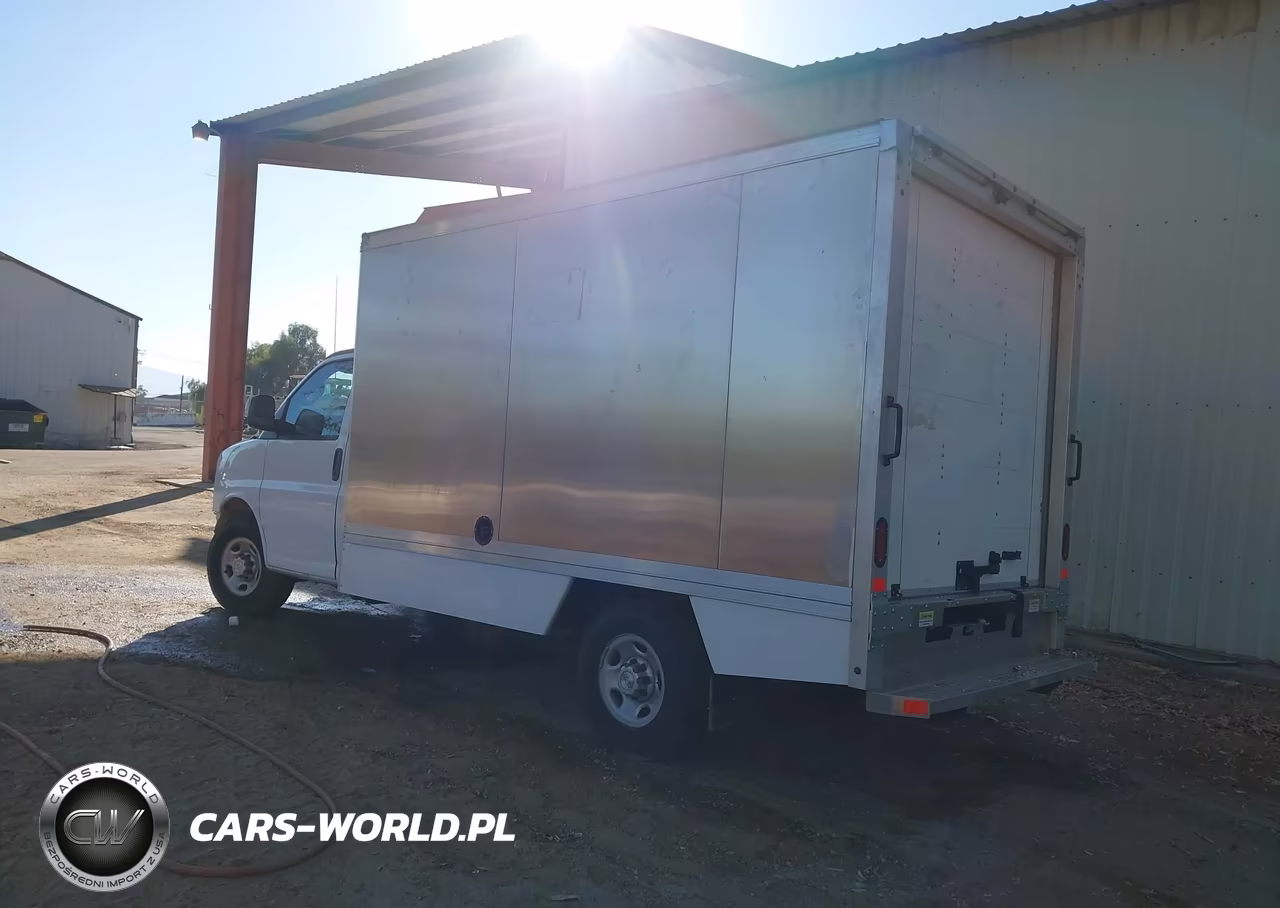 2025 Chevrolet Express Cutaway Work Van VIN:1HA0GSF79SN002732 - 3