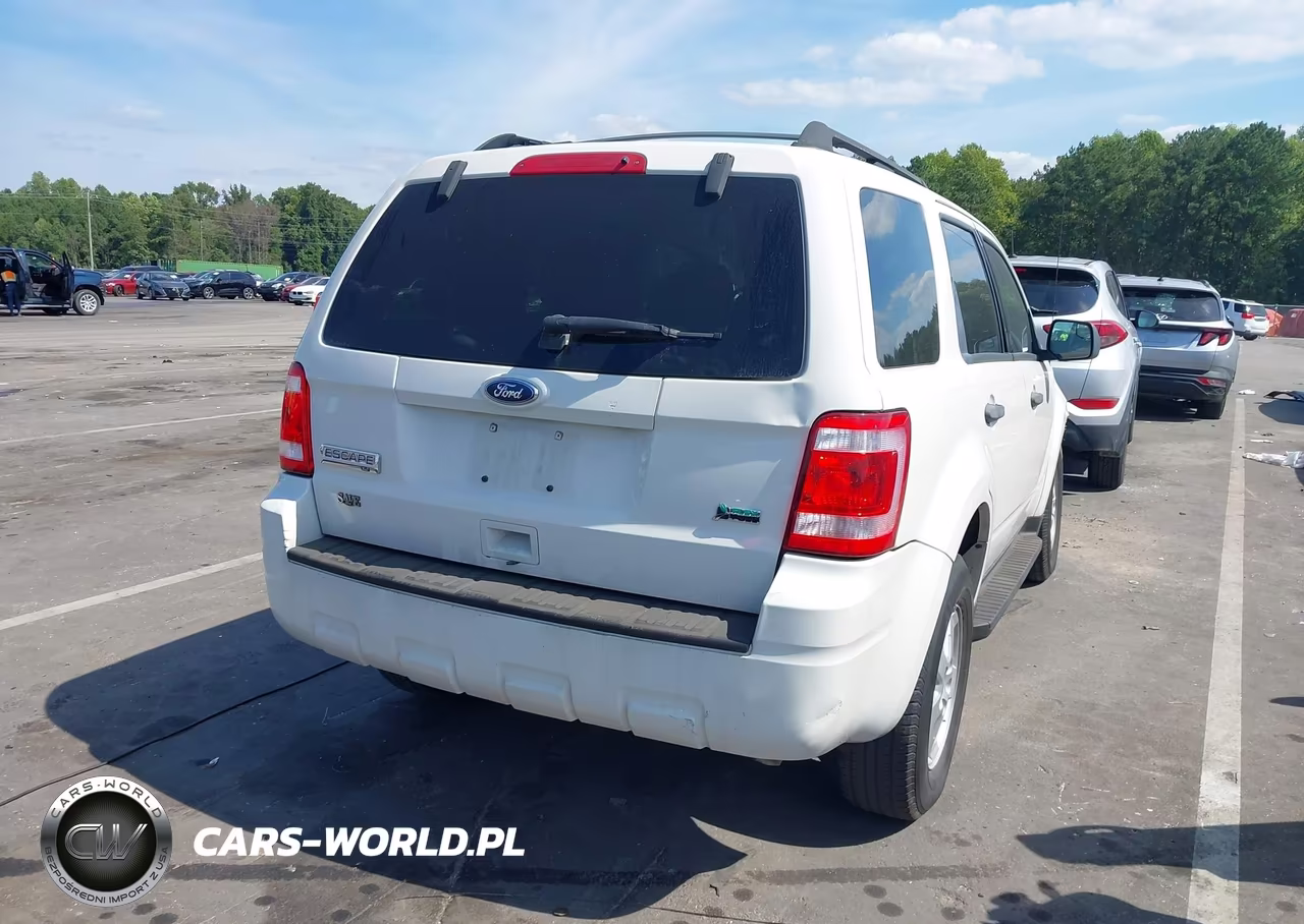 2010 Ford Escape Xlt VIN:1FMCU0DG5AKC15075 - 4