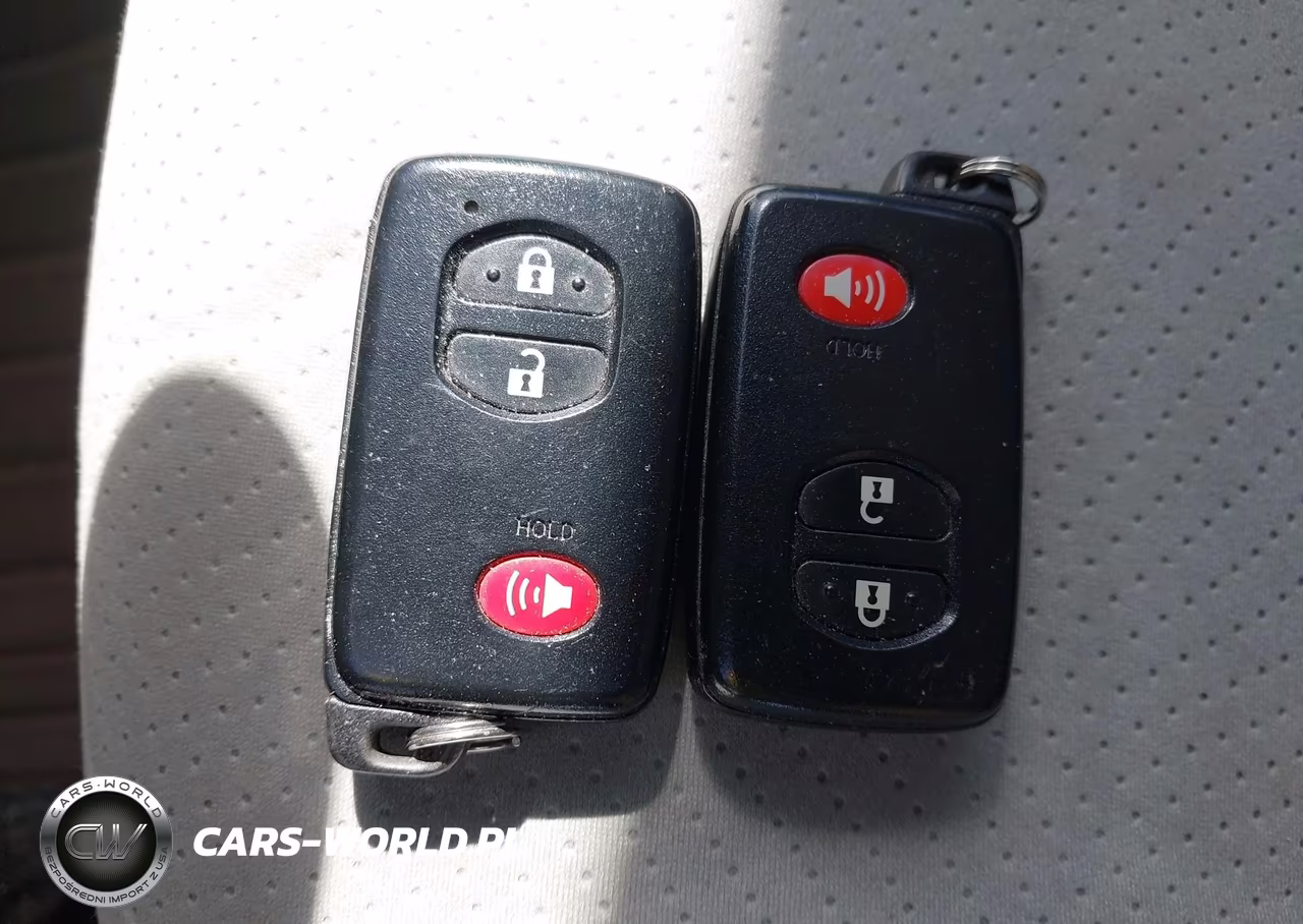 2013 Toyota Prius Two VIN:JTDKN3DU6D5672923 - 11
