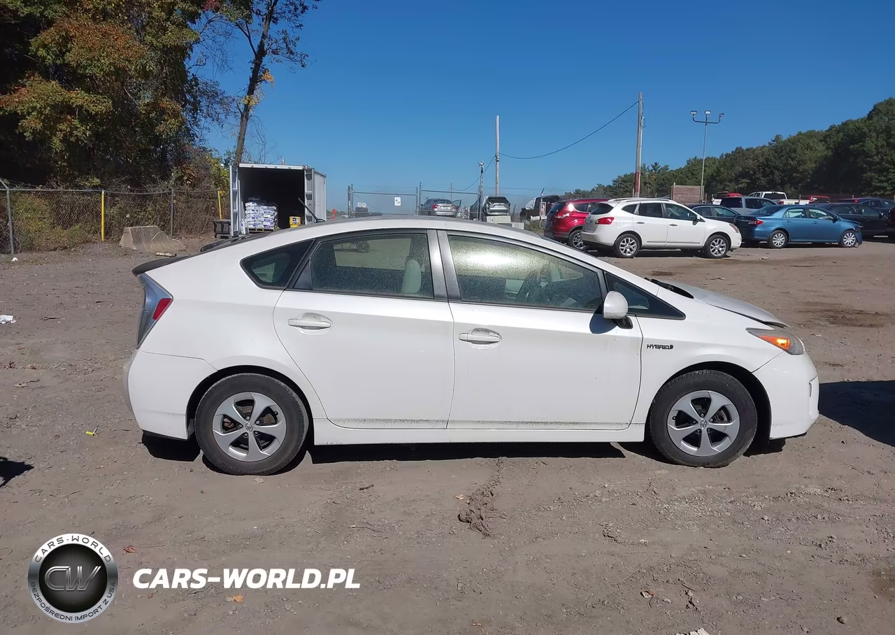 2013 Toyota Prius Two VIN:JTDKN3DU6D5672923 - 13