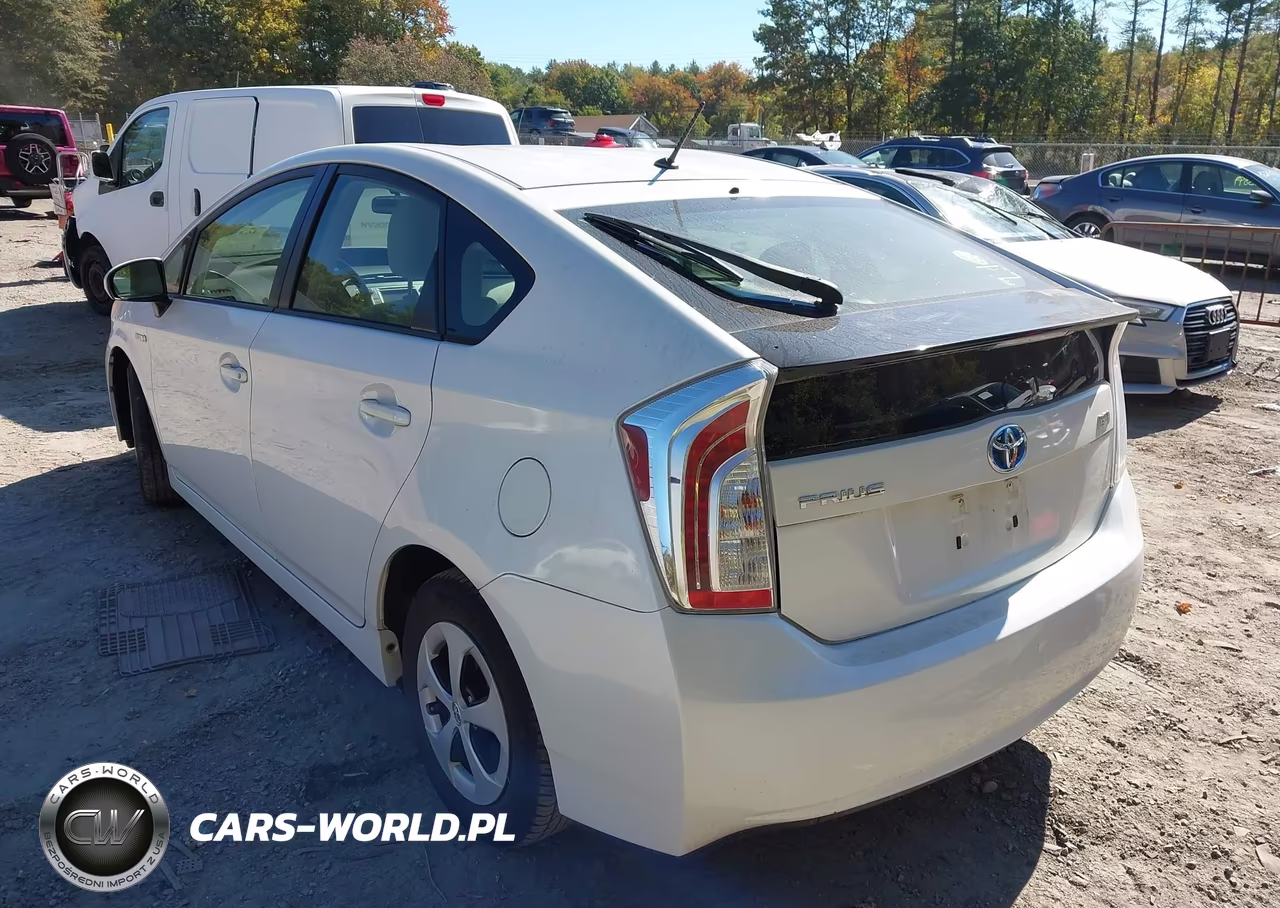 2013 Toyota Prius Two VIN:JTDKN3DU6D5672923 - 3