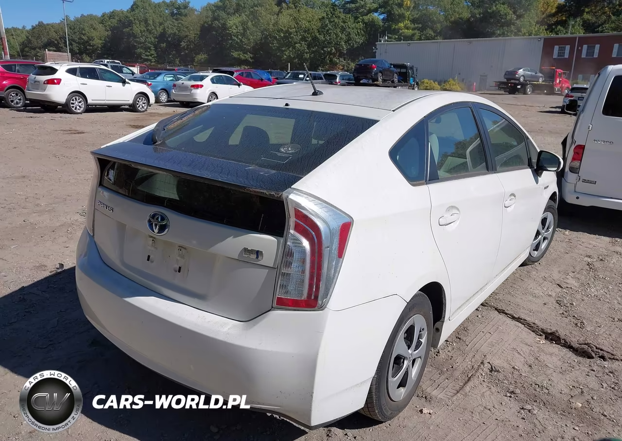 2013 Toyota Prius Two VIN:JTDKN3DU6D5672923 - 4