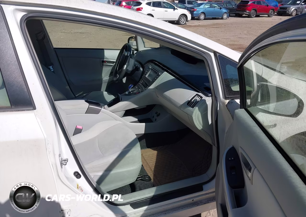 2013 Toyota Prius Two VIN:JTDKN3DU6D5672923 - 5