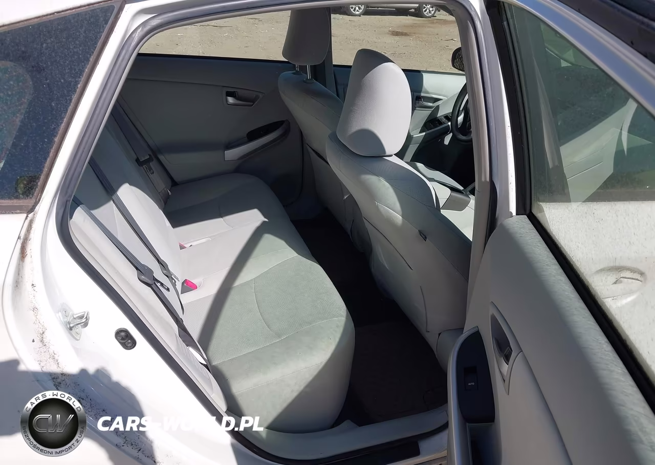 2013 Toyota Prius Two VIN:JTDKN3DU6D5672923 - 8