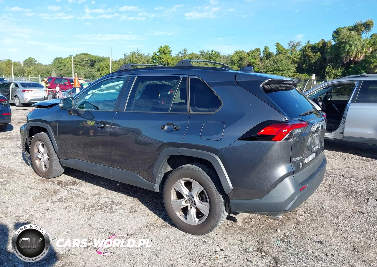 2021 Toyota Rav4 Xle VIN:2T3W1RFVXMC092932 - 3