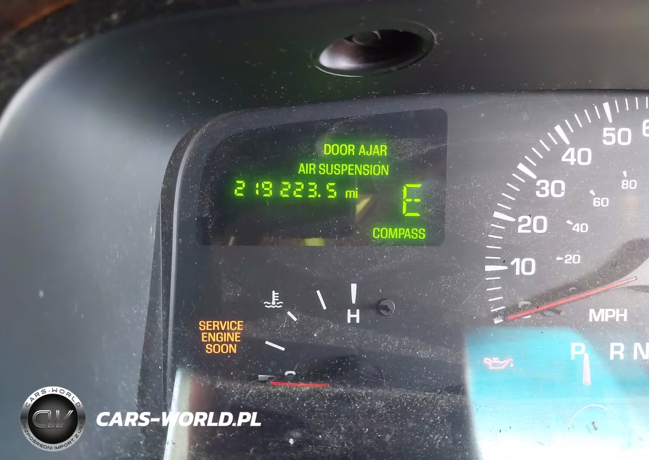 2001 Lincoln Town Car Signature VIN:1LNHM82W01Y608106 - 7