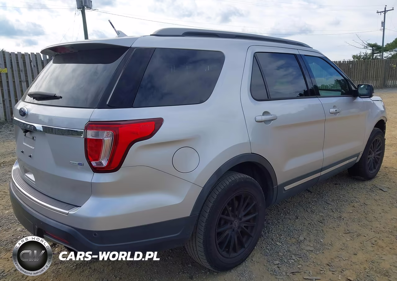 2018 Ford Explorer Xlt VIN:1FM5K8DHXJGC65088 - 4