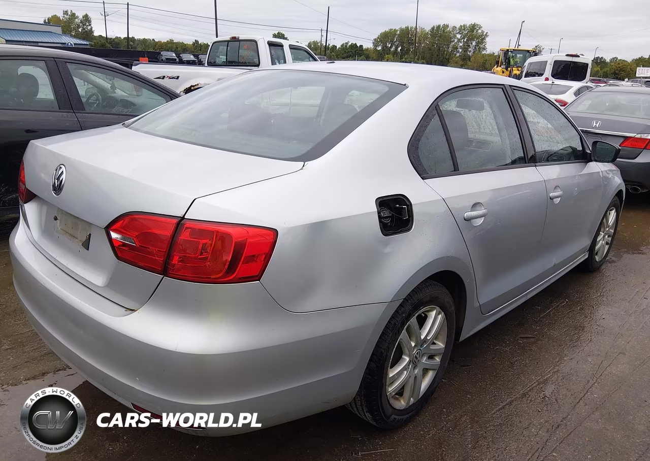 2011 Volkswagen Jetta 2.0L S VIN:3VW2K7AJ5BM380016 - 4