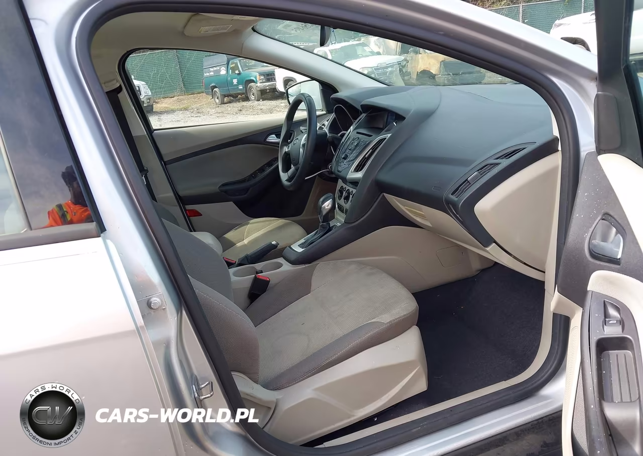 2014 Ford Focus Se VIN:1FADP3F23EL402338 - 5