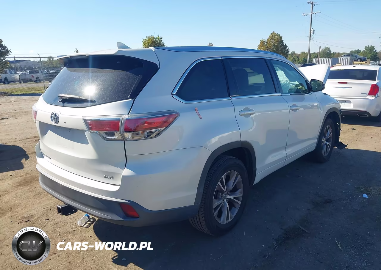 2015 Toyota Highlander Xle V6 VIN:5TDKKRFH5FS069325 - 4