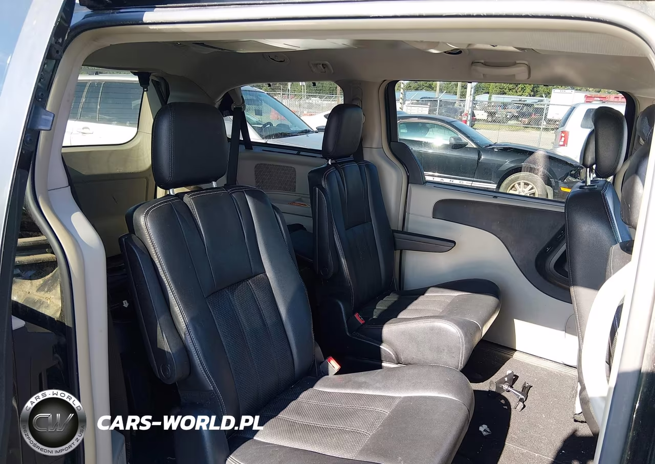 2014 Chrysler Town & Country Touring-L VIN:2C4RC1CG2ER133059 - 8