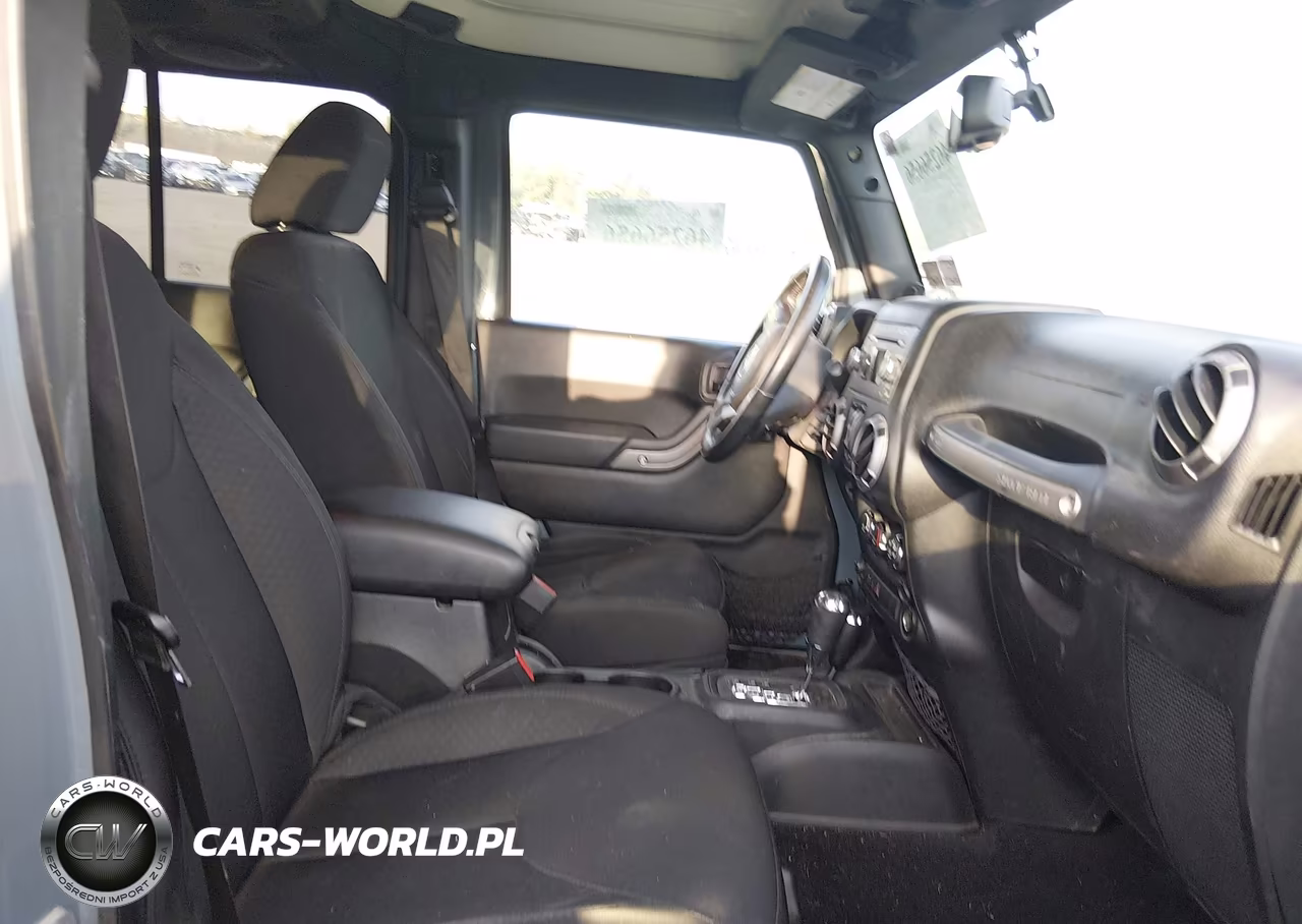 2014 Jeep Wrangler Unlimited Sport VIN:1C4BJWDG5EL311669 - 5