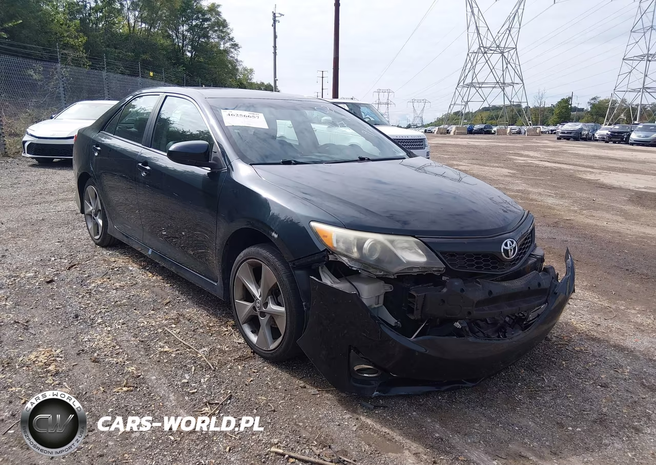 2014 Toyota Camry Se Sport – zdjęcie 1 z 16