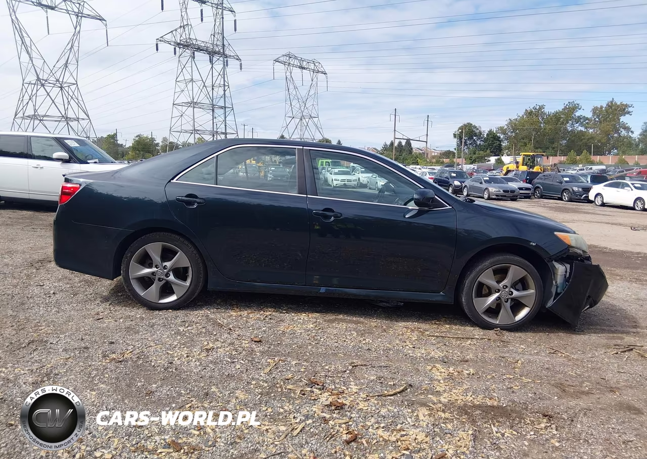 2014 Toyota Camry Se Sport VIN:4T1BF1FK5EU821399 - 13