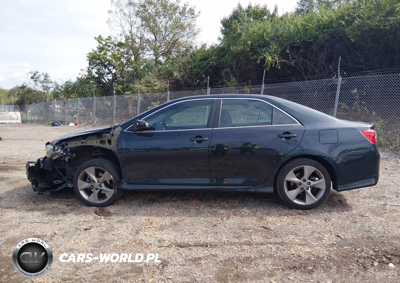 2014 Toyota Camry Se Sport VIN:4T1BF1FK5EU821399 - 14