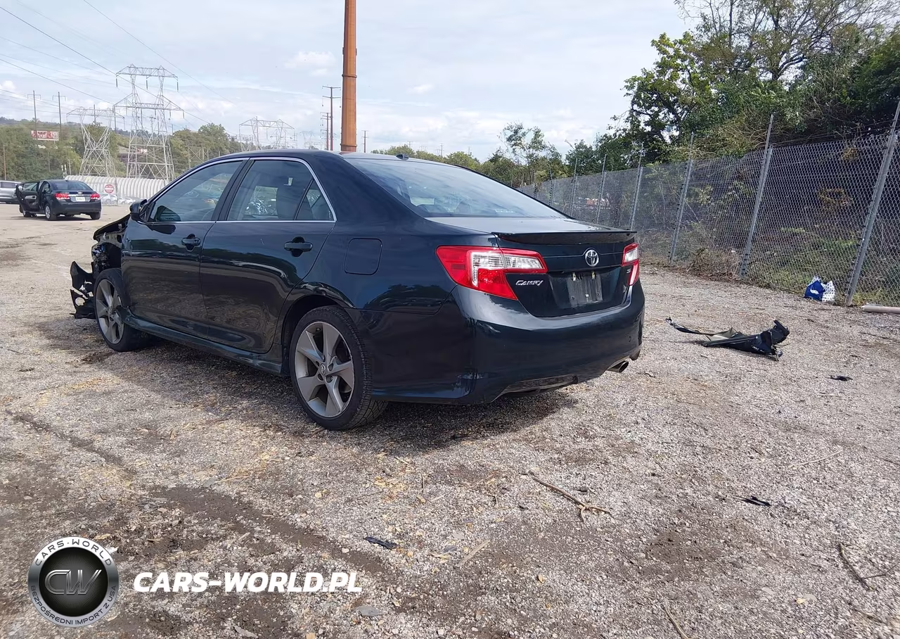 2014 Toyota Camry Se Sport VIN:4T1BF1FK5EU821399 - 3