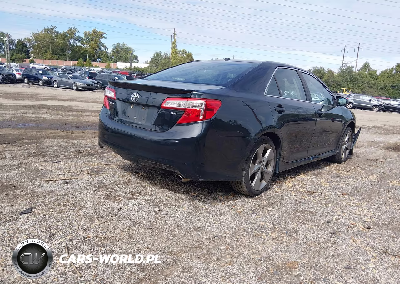2014 Toyota Camry Se Sport VIN:4T1BF1FK5EU821399 - 4