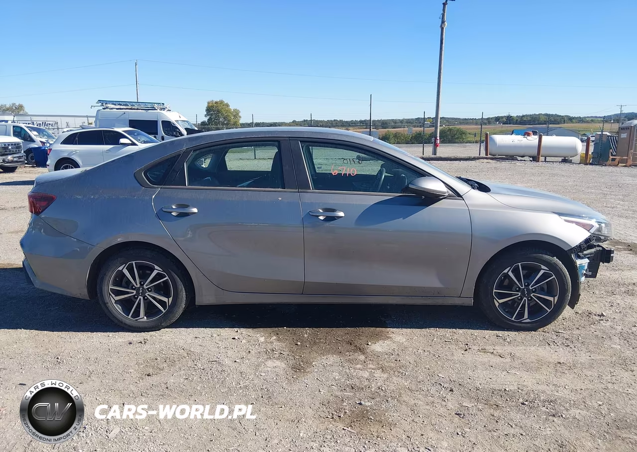 2022 Kia Forte Lxs VIN:3KPF24AD1NE458402 - 13