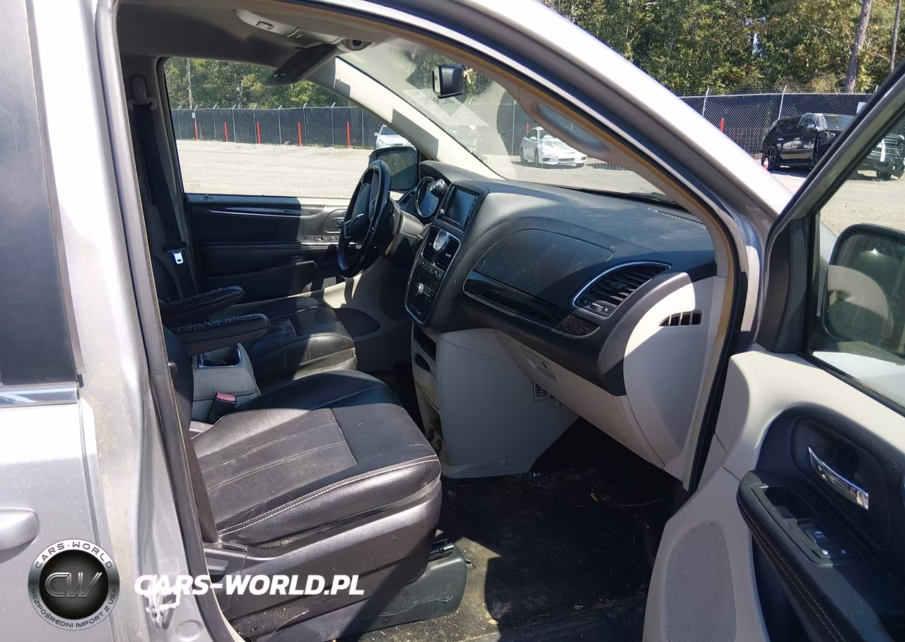 2016 Chrysler Town & Country Touring VIN:2C4RC1BG4GR199178 - 5