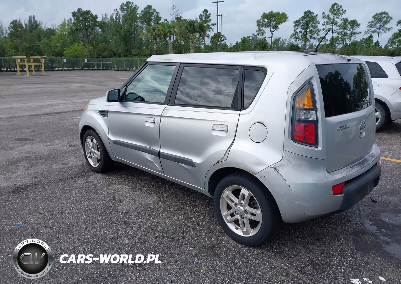 2010 Kia Soul + VIN:KNDJT2A29A7166677 - 3