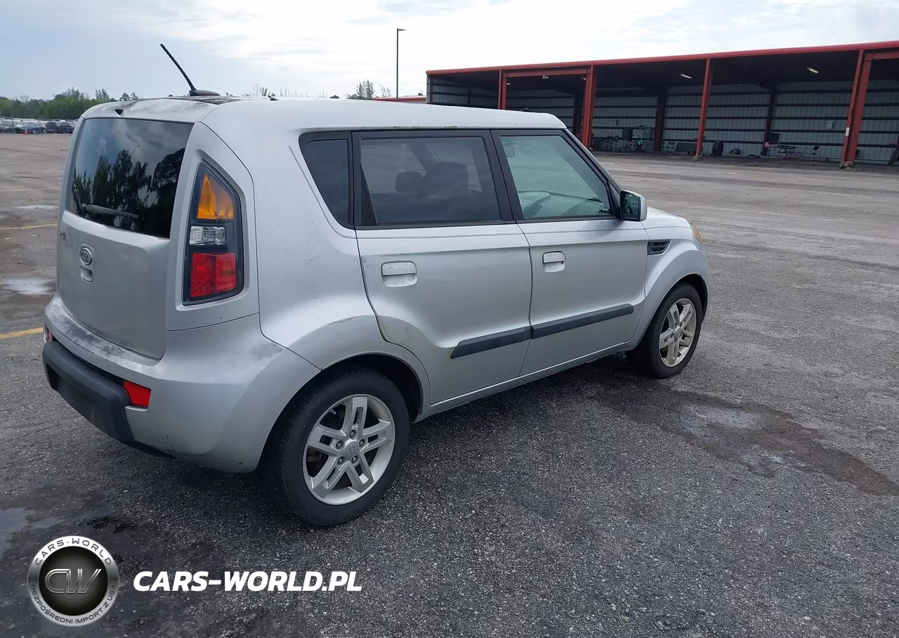 2010 Kia Soul + VIN:KNDJT2A29A7166677 - 4