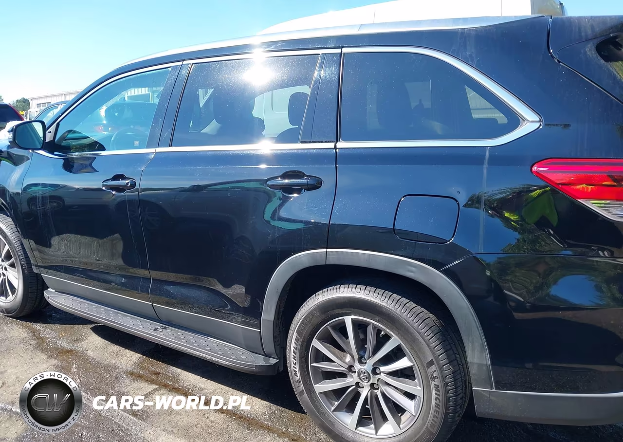 2019 Toyota Highlander Xle VIN:5TDKZRFH2KS360709 - 15