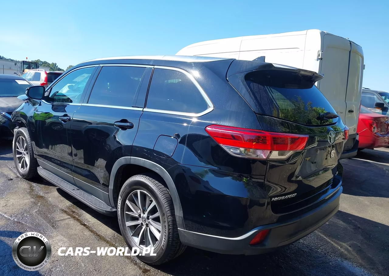 2019 Toyota Highlander Xle VIN:5TDKZRFH2KS360709 - 3