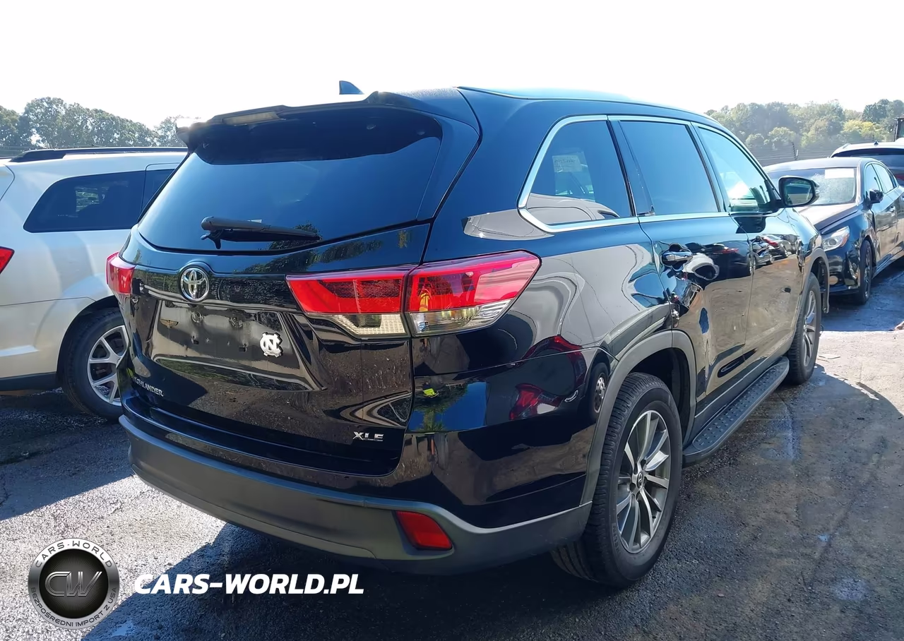 2019 Toyota Highlander Xle VIN:5TDKZRFH2KS360709 - 4