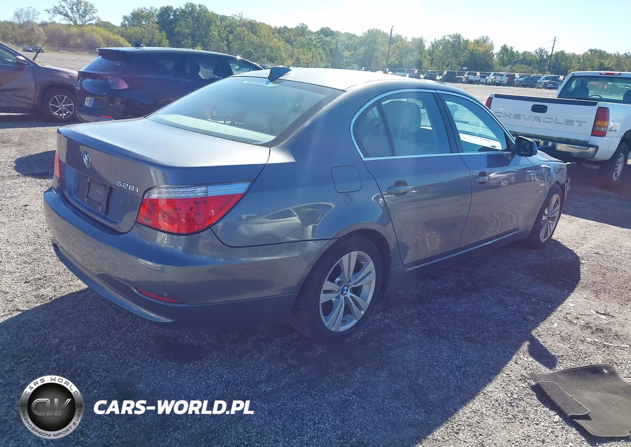 2010 BMW 528I xDrive VIN:WBANV1C53AC445382 - 4