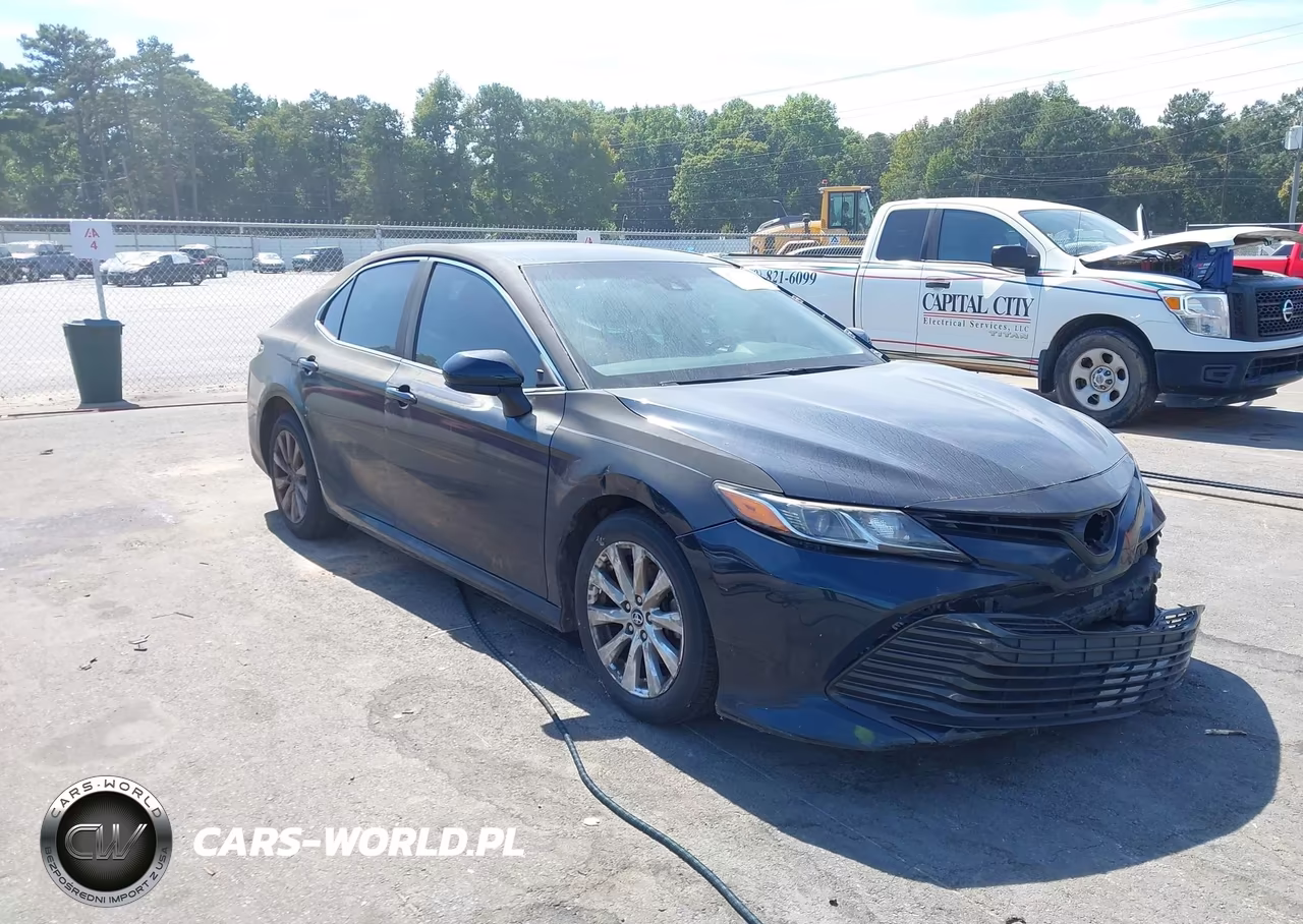 2018 Toyota Camry Le – zdjęcie 1 z 17