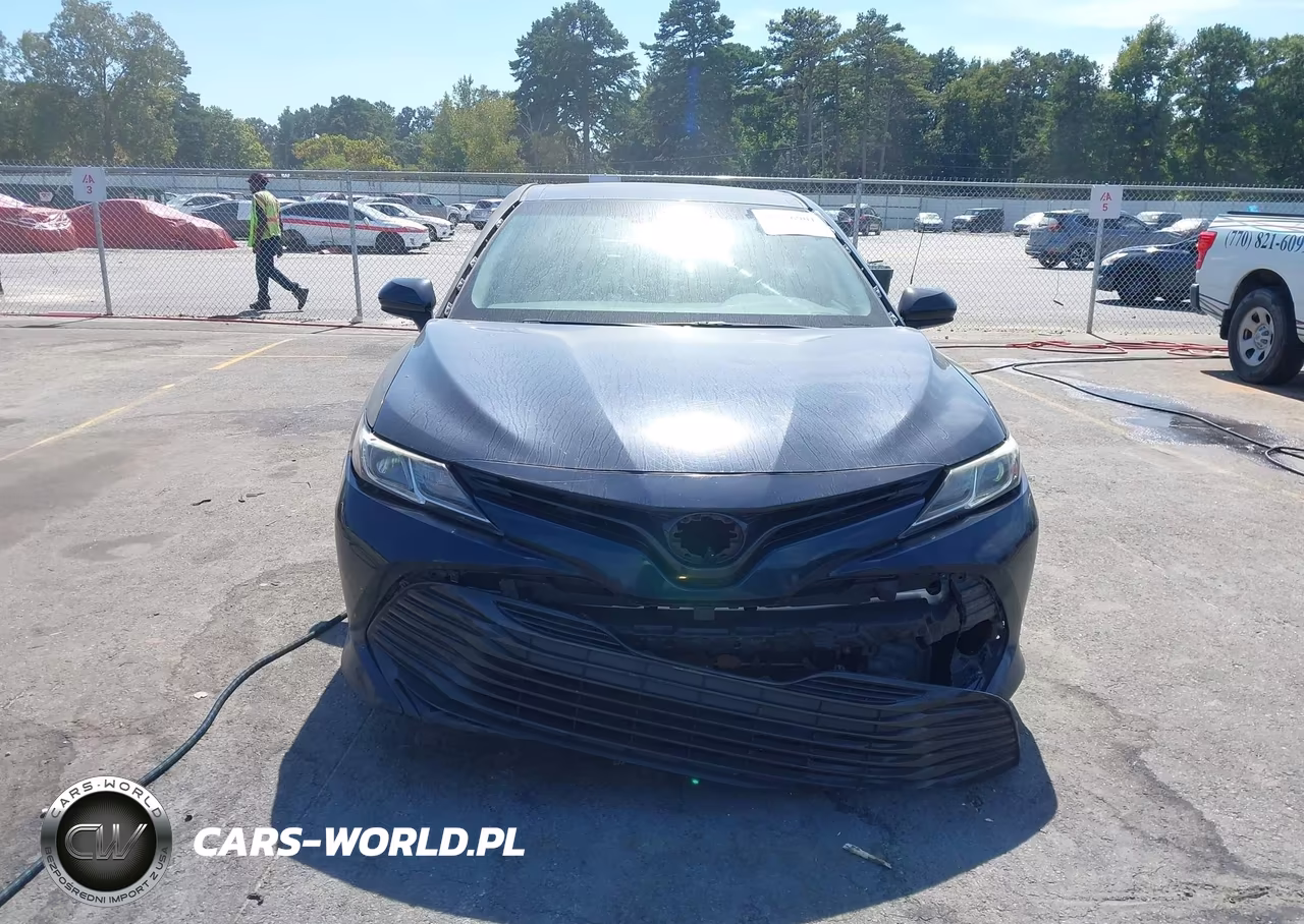 2018 Toyota Camry Le VIN:4T1B11HK6JU537852 - 12