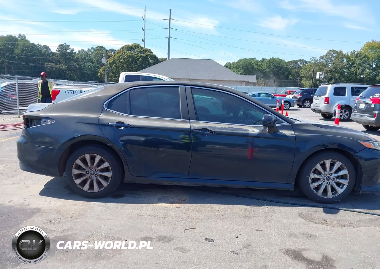 2018 Toyota Camry Le VIN:4T1B11HK6JU537852 - 13