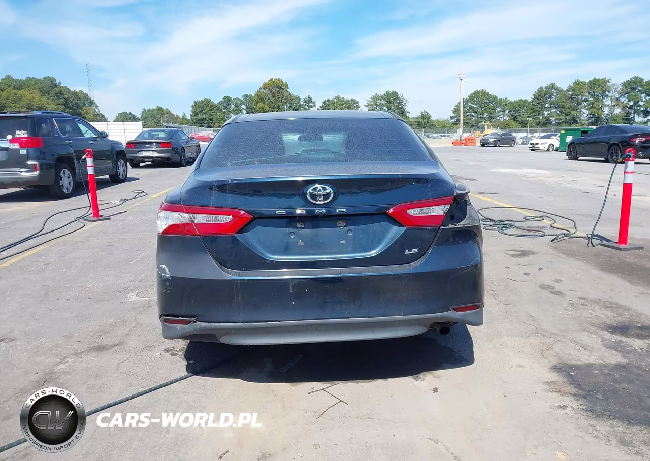 2018 Toyota Camry Le VIN:4T1B11HK6JU537852 - 16