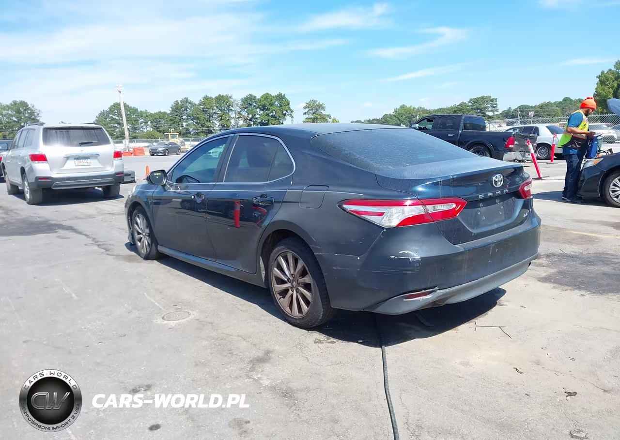 2018 Toyota Camry Le VIN:4T1B11HK6JU537852 - 3