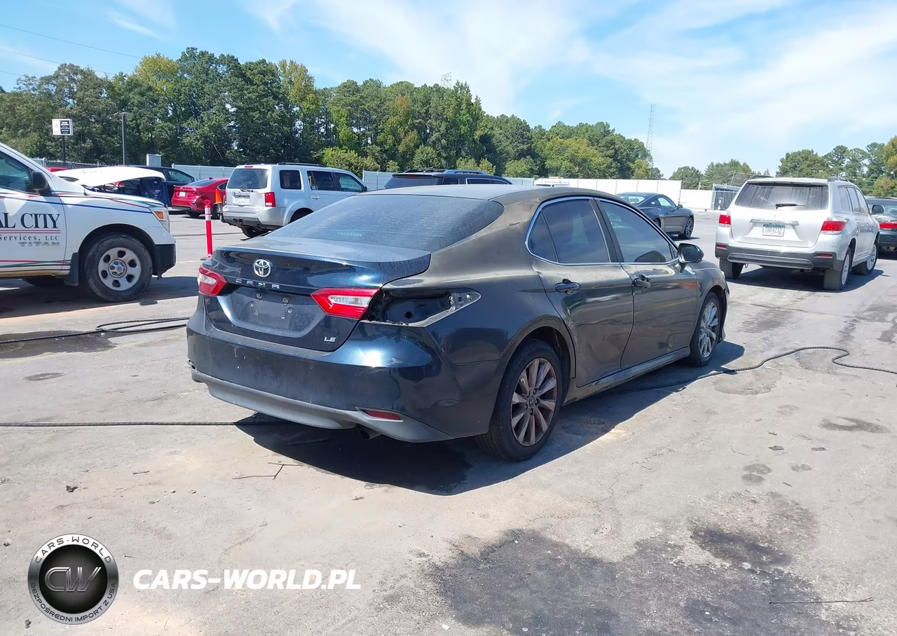 2018 Toyota Camry Le VIN:4T1B11HK6JU537852 - 4