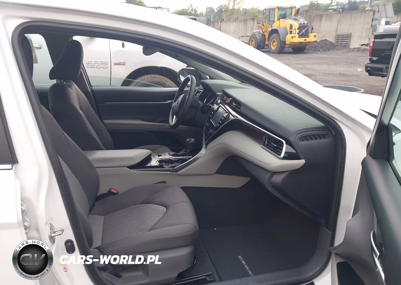 2018 Toyota Camry Hybrid Le VIN:4T1B31HK3JU001435 - 5