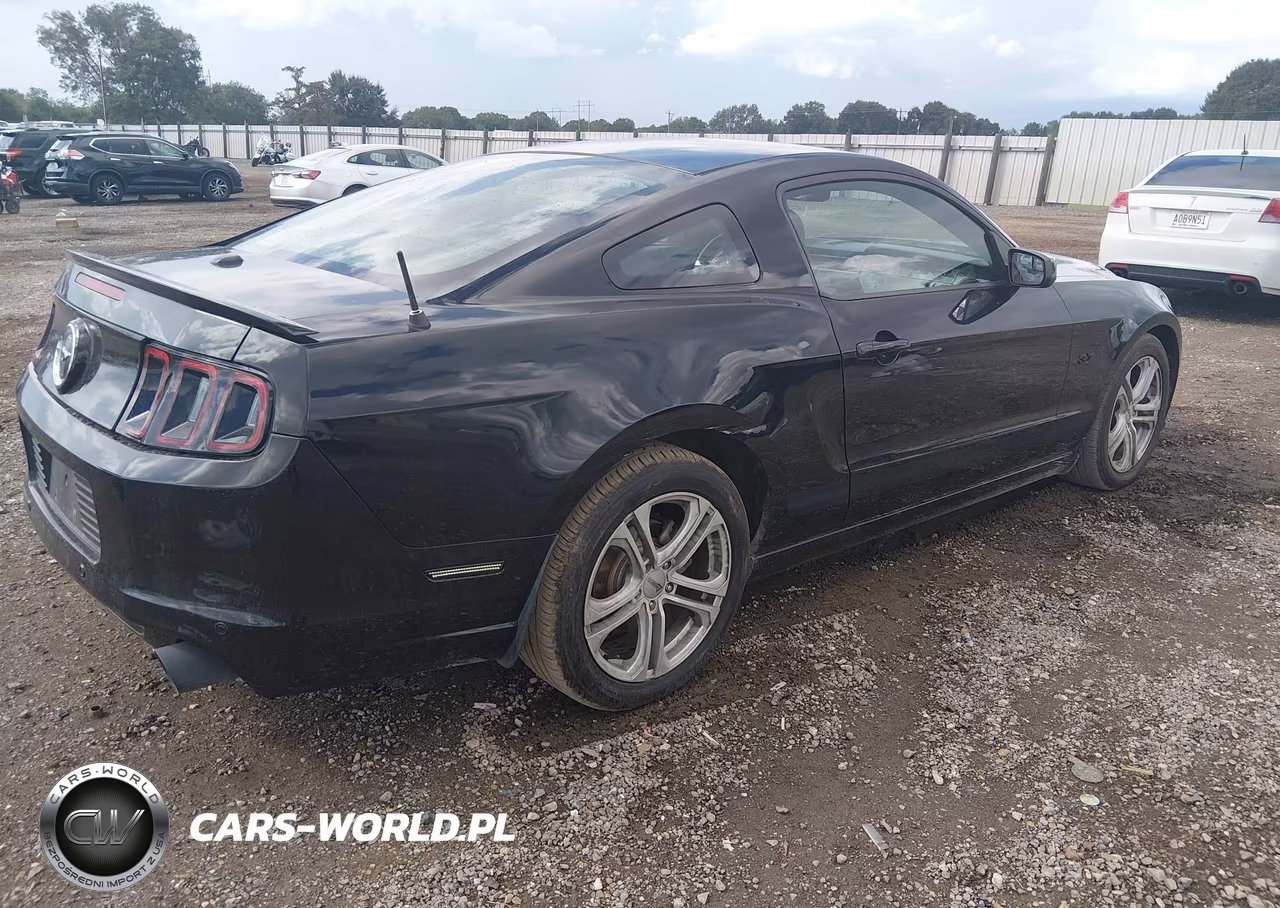 2013 Ford Mustang V6 Premium VIN:1ZVBP8AM2D5200534 - 4