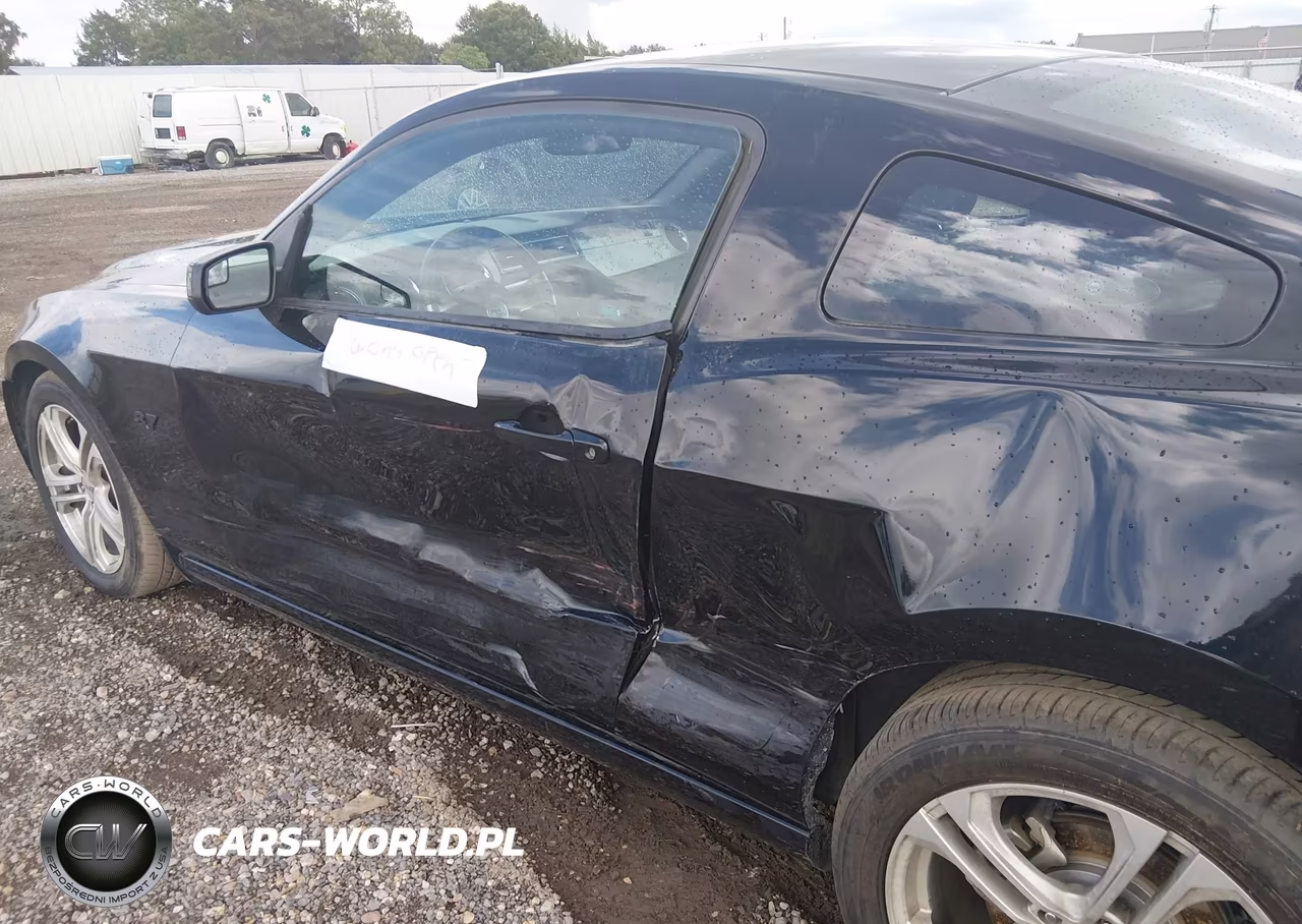 2013 Ford Mustang V6 Premium VIN:1ZVBP8AM2D5200534 - 6