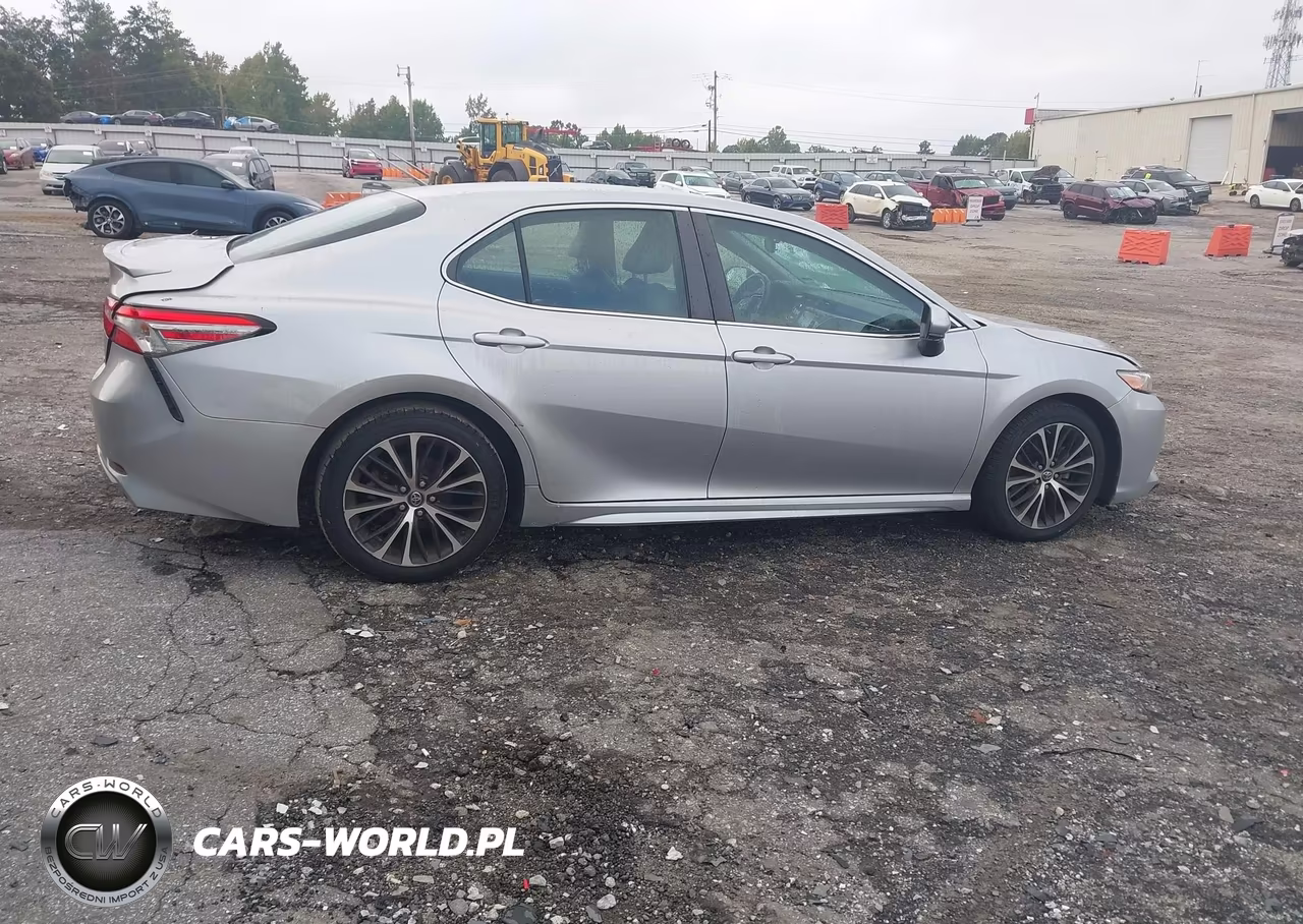 2018 Toyota Camry Se VIN:4T1B11HK6JU584198 - 4