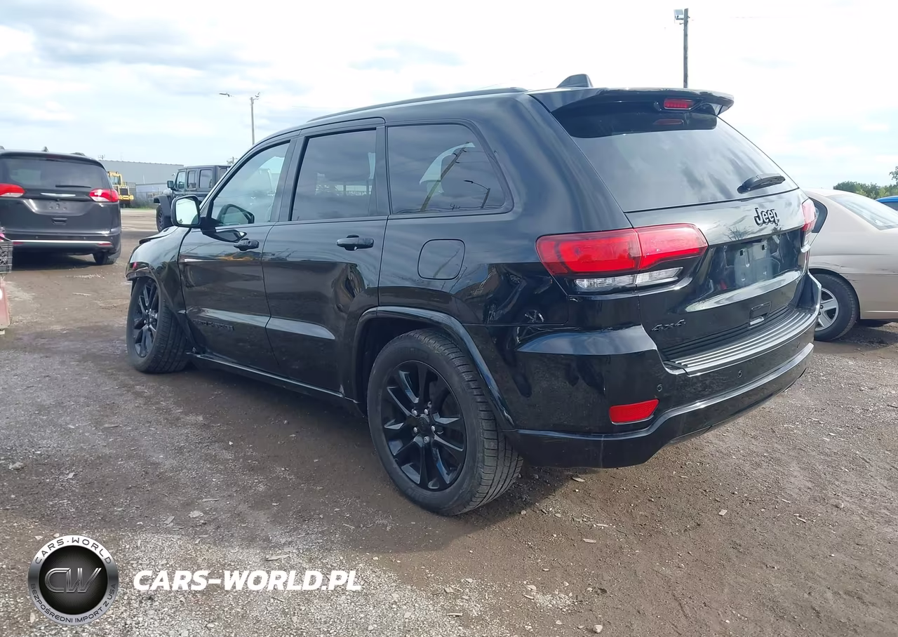 2020 Jeep Grand Cherokee Altitude 4X4 VIN:1C4RJFAG4LC327118 - 3