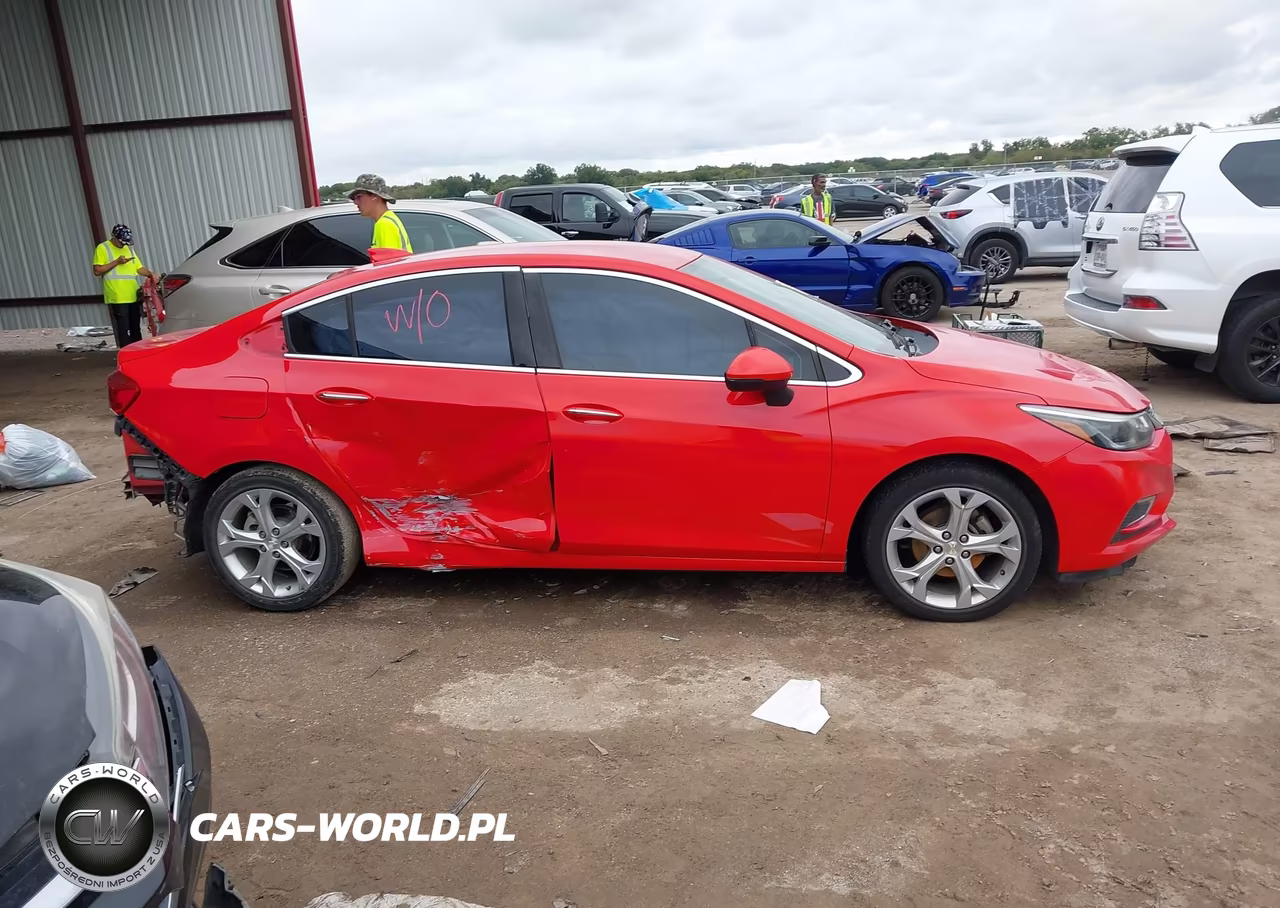 2018 Chevrolet Cruze Premier Auto VIN:1G1BF5SM9J7180715 - 11