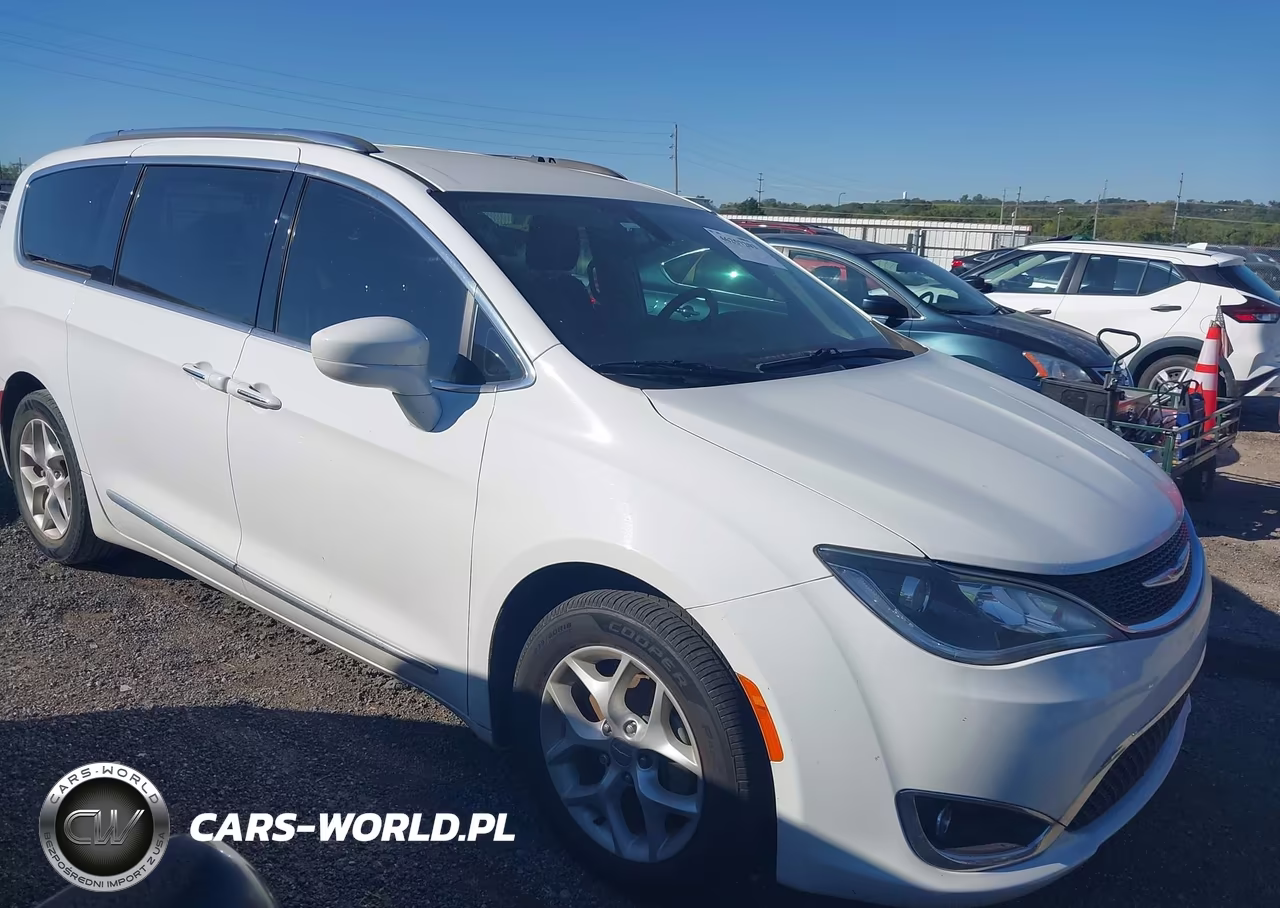 2018 Chrysler Pacifica Touring L VIN:2C4RC1BG5JR234706 - 1