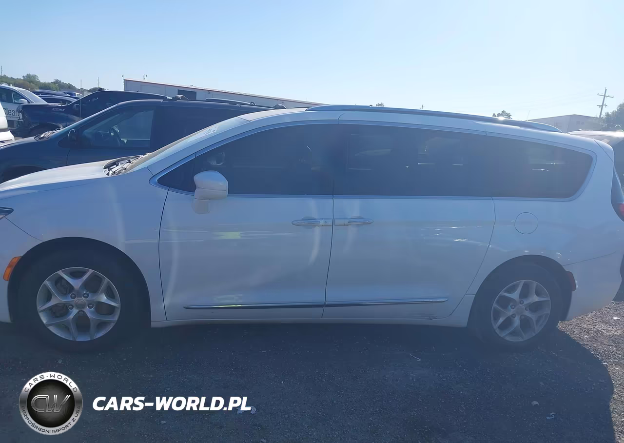 2018 Chrysler Pacifica Touring L VIN:2C4RC1BG5JR234706 - 14